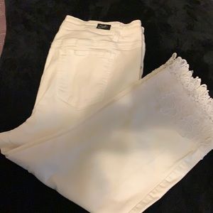 SOFTEST WHITE COTTON SPANDEX PEDAL PUSHERS W/ LACE